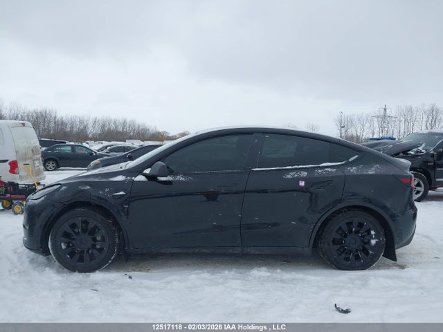 5YJYGDED4MF121073 Tesla Model Y Standard Range Rear-wheel Drive