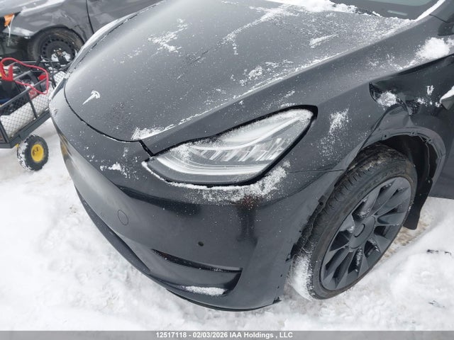 5YJYGDED4MF121073 Tesla Model Y Standard Range Rear-wheel Drive