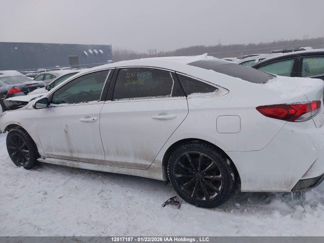 5NPE24AFXJH618196 Hyundai SONATA GL