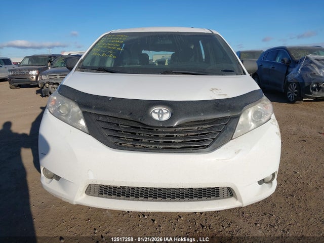 5TDZK3DCXFS614776 Toyota Sienna 7 Passenger