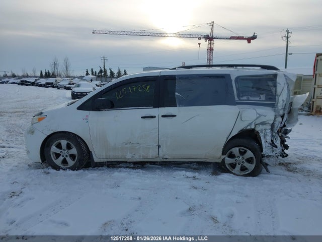 5TDZK3DCXFS614776 Toyota Sienna 7 Passenger