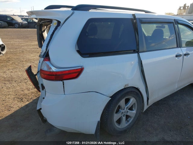 5TDZK3DCXFS614776 Toyota Sienna 7 Passenger