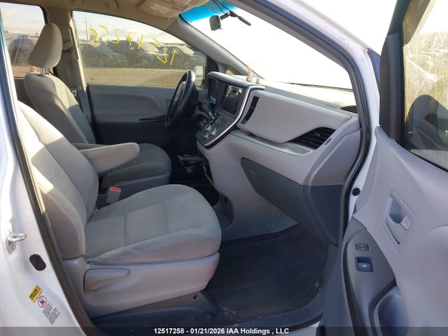5TDZK3DCXFS614776 Toyota Sienna 7 Passenger