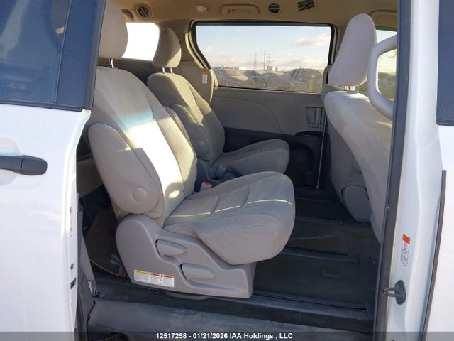 5TDZK3DCXFS614776 Toyota Sienna 7 Passenger