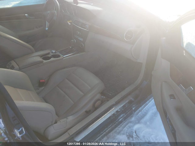 2012 Mercedes-benz C 250 მანქანა იყიდება აუქციონზე, vin: WDDGJ4HB5CF811356, აუქციონის ნომერი: 12517295