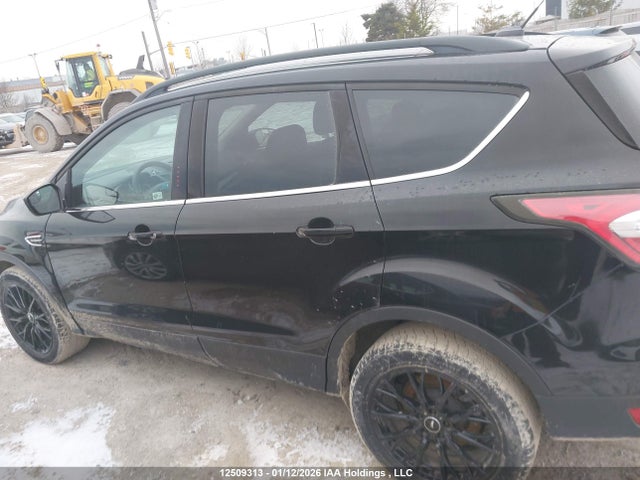 1FMCU0GD8HUA16893 Ford ESCAPE SE