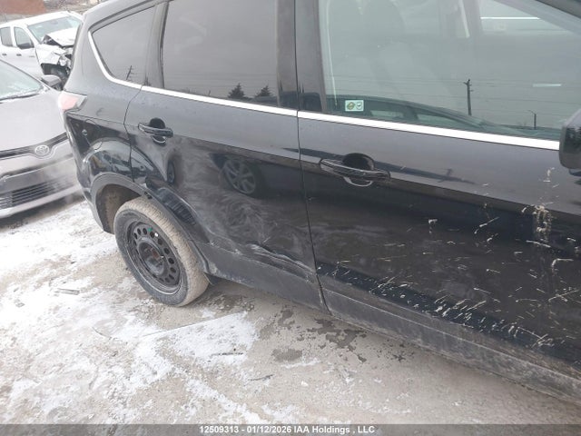 1FMCU0GD8HUA16893 Ford ESCAPE SE