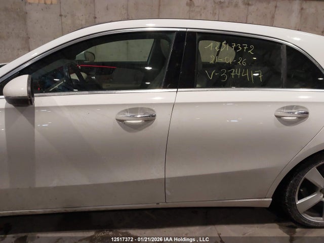 W1K3F4HB4NJ374417 Mercedes-Benz A 250 4matic