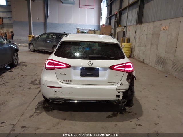 W1K3F4HB4NJ374417 Mercedes-Benz A 250 4matic