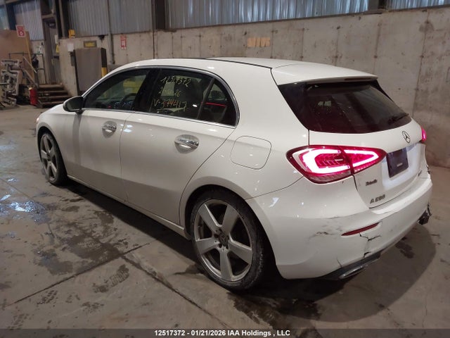 W1K3F4HB4NJ374417 Mercedes-Benz A 250 4matic