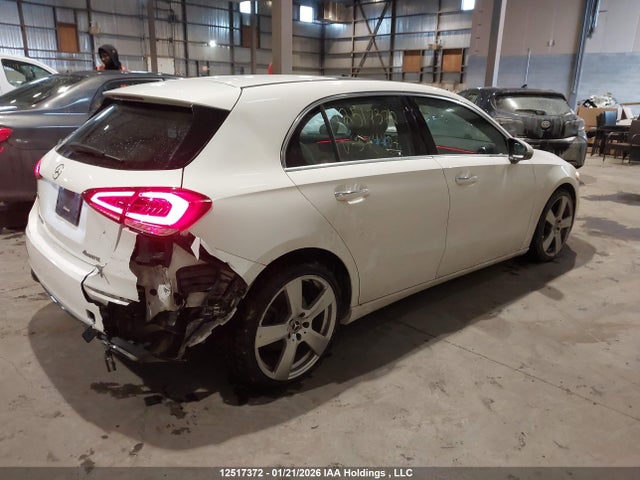 W1K3F4HB4NJ374417 Mercedes-Benz A 250 4matic