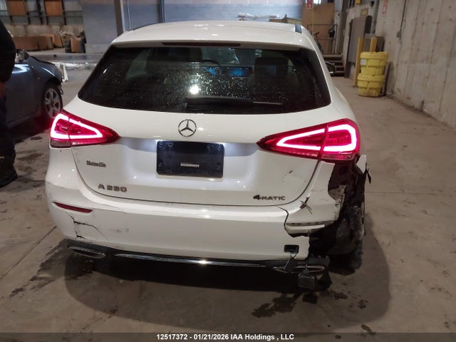 W1K3F4HB4NJ374417 Mercedes-Benz A 250 4matic