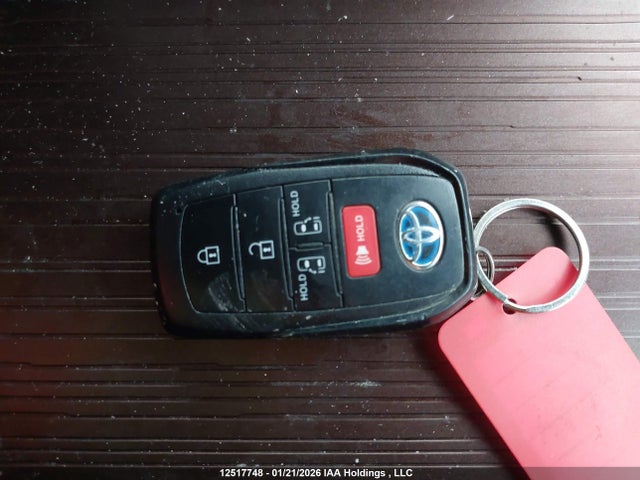 5TDGRKEC3NS088940 Toyota Sienna Le 8-passenger