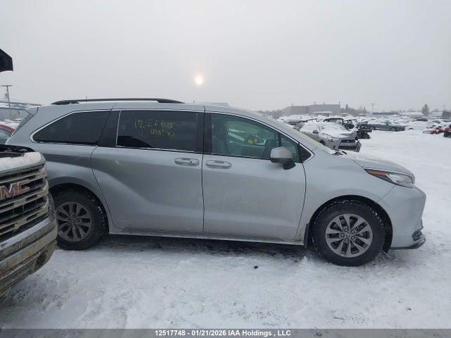 5TDGRKEC3NS088940 Toyota Sienna Le 8-passenger