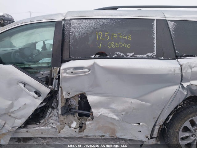 5TDGRKEC3NS088940 Toyota Sienna Le 8-passenger