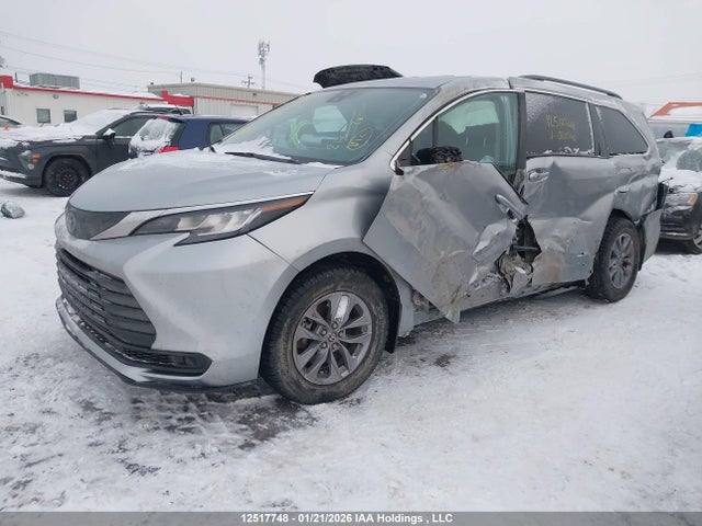 5TDGRKEC3NS088940 Toyota Sienna Le 8-passenger