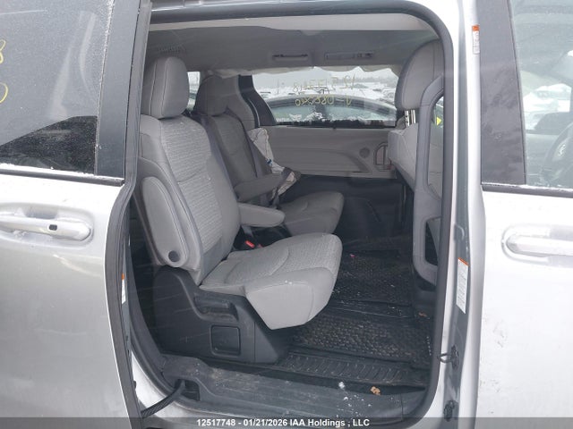 5TDGRKEC3NS088940 Toyota Sienna Le 8-passenger