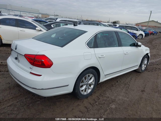 12517865 :رقم المزاد ، 1VWAS7A32GC056592 vin ، 2016 Volkswagen Passat مزاد بيع
