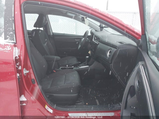 2T1BURHE1KC244105 Toyota COROLLA LE