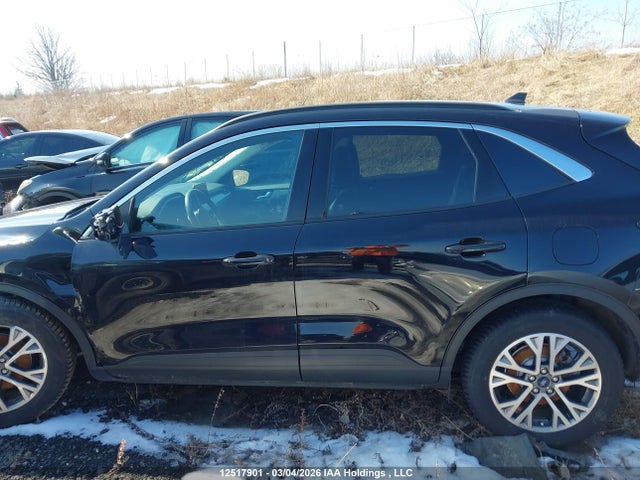 1FMCU9H66MUA41175 Ford ESCAPE SEL