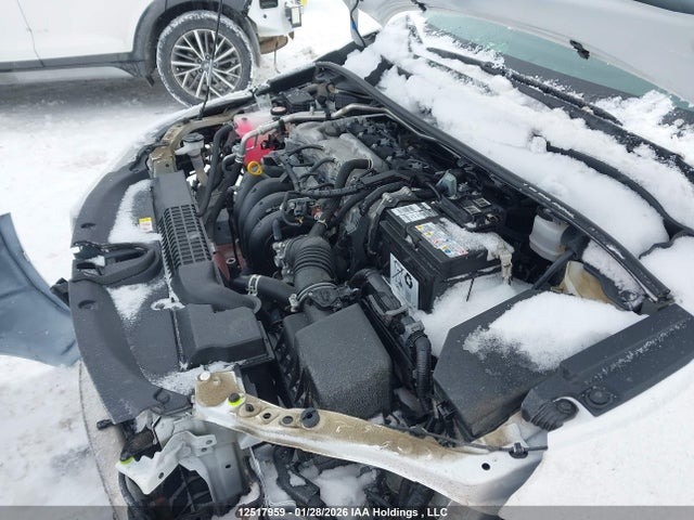 5YFBPMBE6NP362738 Toyota COROLLA LE