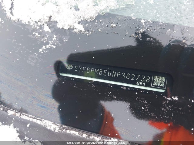 5YFBPMBE6NP362738 Toyota COROLLA LE