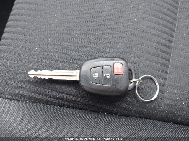 2T3ZFREV6JW432300 Toyota RAV4 LE