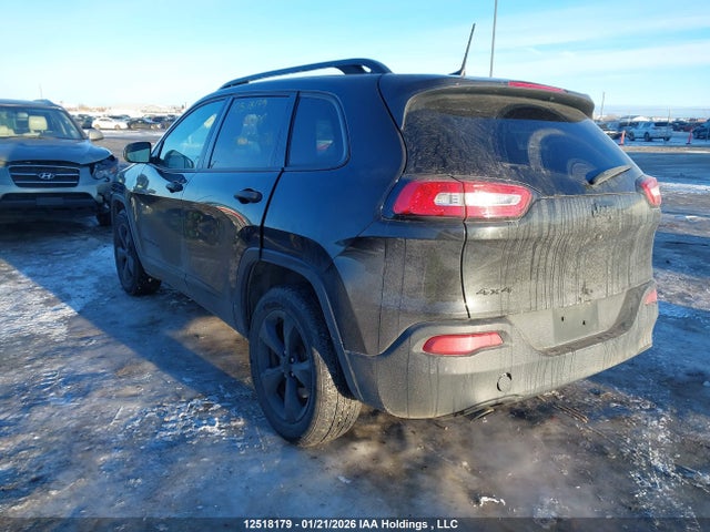 1C4PJMAB8GW352964 Jeep Cherokee Sport