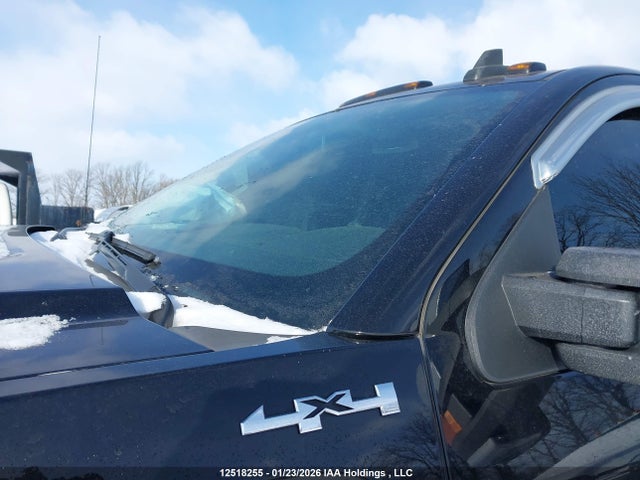 1GT42XC82GF125479 GMC Sierra 3500hd Slt