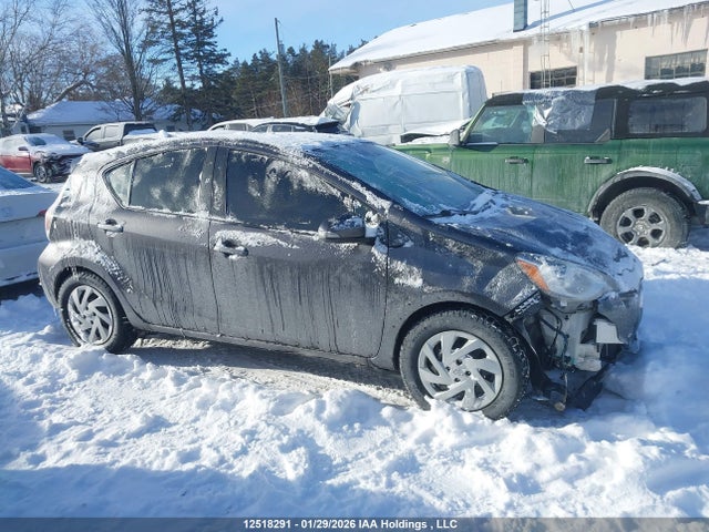JTDKDTB37F1583949 Toyota Prius