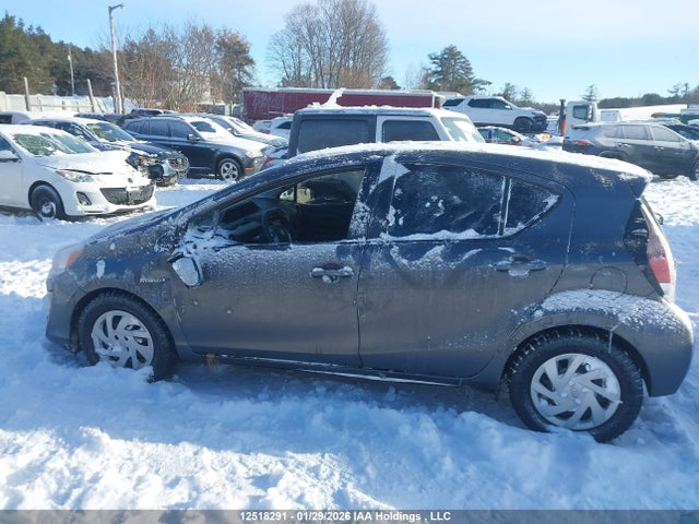 JTDKDTB37F1583949 Toyota Prius