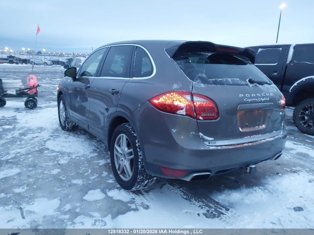 12518332 :رقم المزاد ، WP1AE2A2XCLA91720 vin ، 2012 Porsche Cayenne S Hybrid مزاد بيع