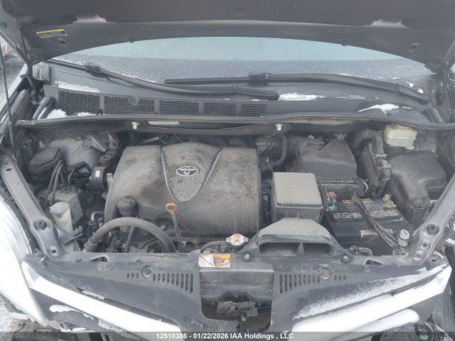 5TDKZ3DC3KS998732 Toyota Sienna Le 8-passenger