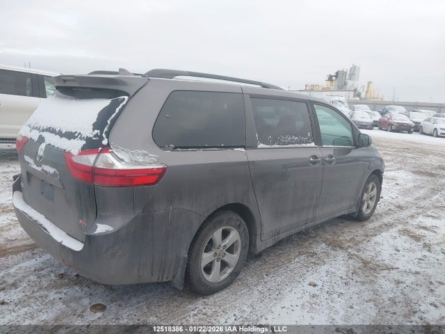 5TDKZ3DC3KS998732 Toyota Sienna Le 8-passenger
