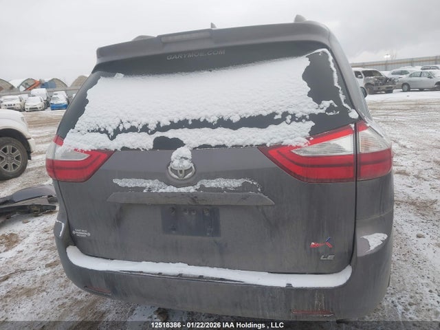 5TDKZ3DC3KS998732 Toyota Sienna Le 8-passenger