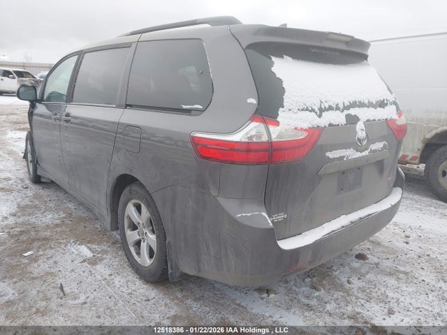 5TDKZ3DC3KS998732 Toyota Sienna Le 8-passenger