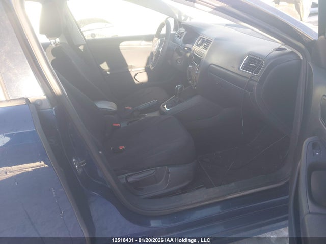 3VW2K7AJ8EM396425 Volkswagen Jetta 2.0l Trendline+