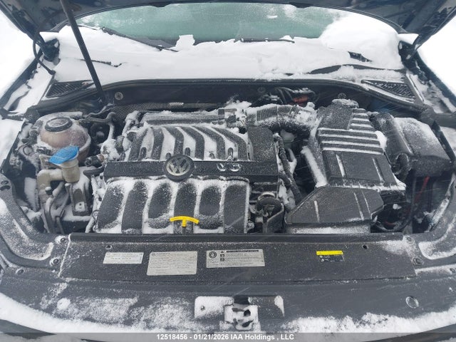 1VWCM7A38JC005849 Volkswagen Passat Sel Premium
