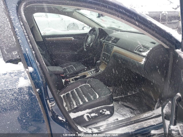 1VWCM7A38JC005849 Volkswagen Passat Sel Premium