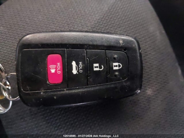 5YFBPMBE7NP364837 Toyota COROLLA LE