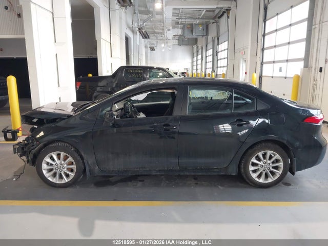 5YFBPMBE7NP364837 Toyota COROLLA LE