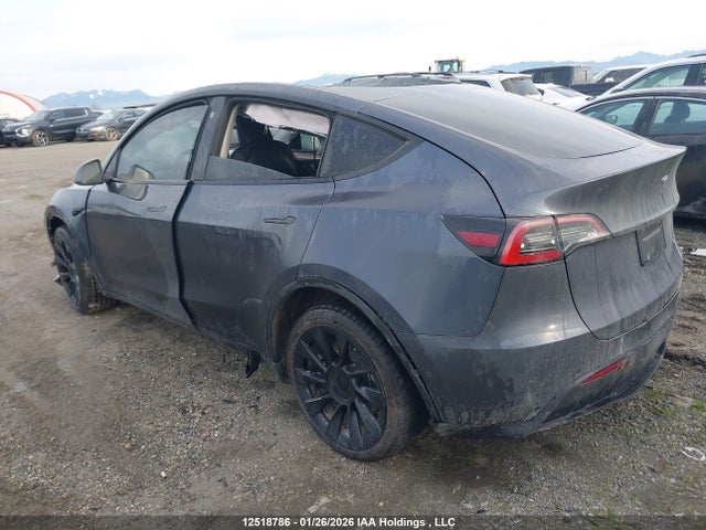 Tesla Model Y Long Range 2022 7SAYGDEE4NF534592 Image 3