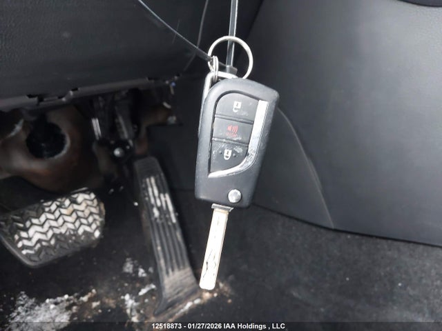 2T3B1RFV0RC457379 Toyota RAV4 LE