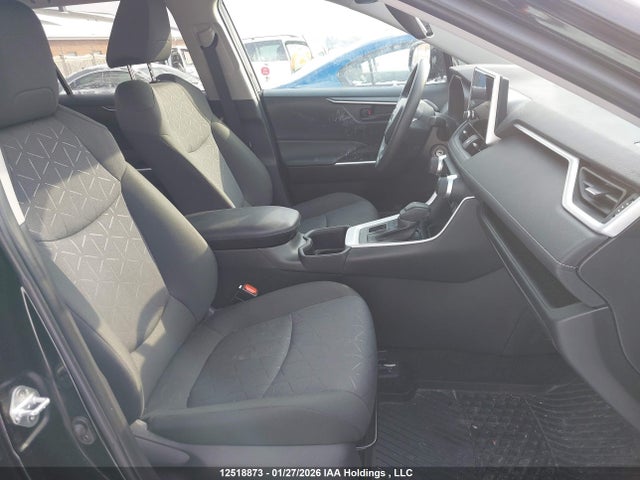 2T3B1RFV0RC457379 Toyota RAV4 LE