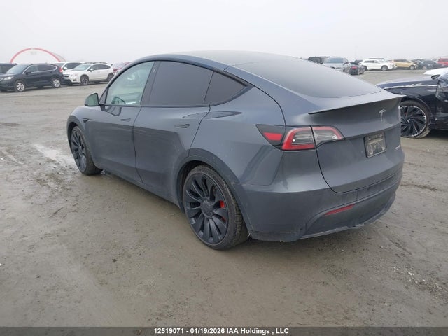 7SAYGDEF2PF588257 Tesla Model Y