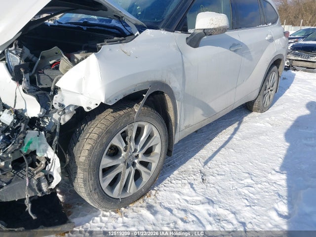 12519209 :رقم المزاد ، 5TDXBRCH8PS592592 vin ، 2023 Toyota Highlander Hybrid Limited مزاد بيع