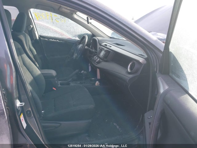 2T3BFREV7GW461945 Toyota RAV4 LE