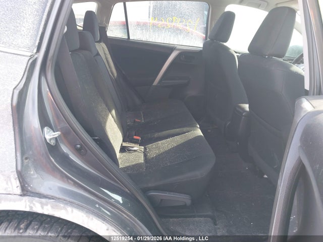 2T3BFREV7GW461945 Toyota RAV4 LE