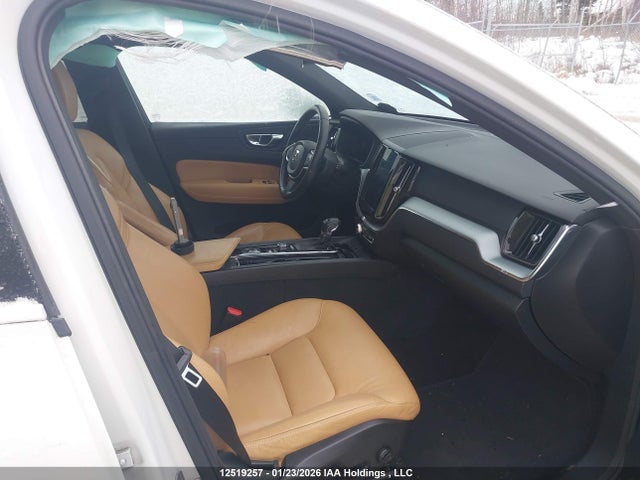 YV4A22RK2J1107185 Volvo Xc60 T6 Momentum
