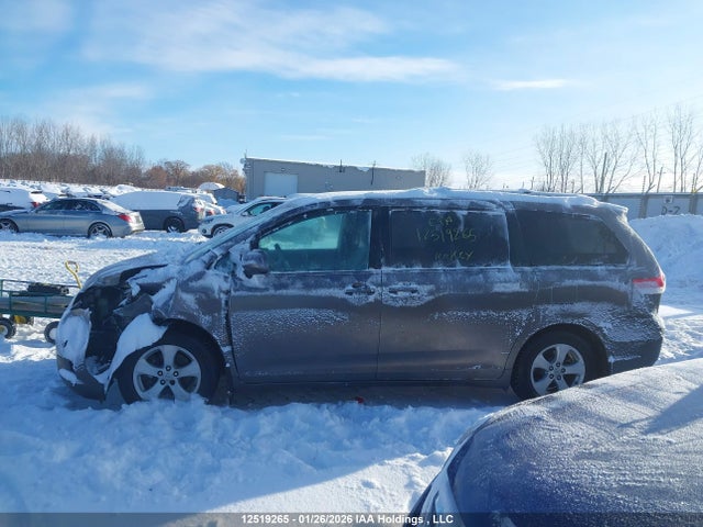 12519265 :رقم المزاد ، 5TDKK3DC2DS308072 vin ، 2013 Toyota Sienna Le 8 Passenger مزاد بيع